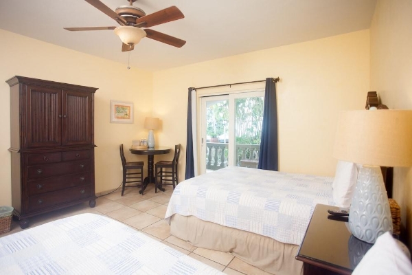 The Lazy Parrot Inn (Rincón)